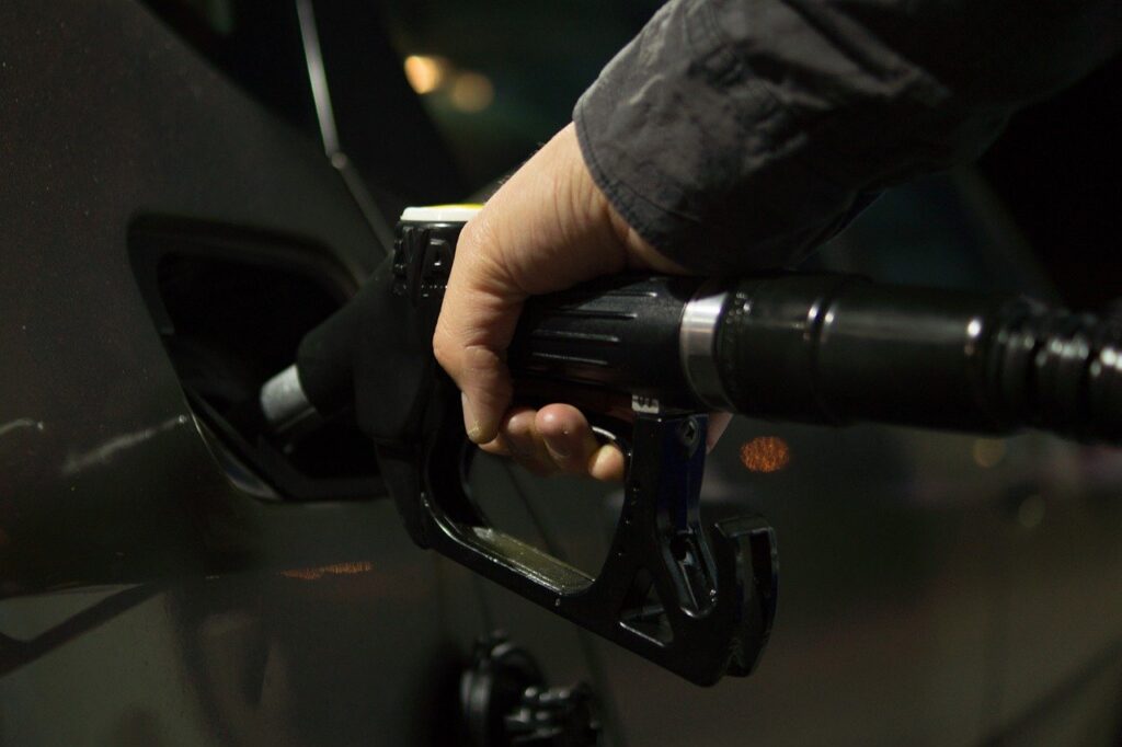L'uso di benzina vecchia può danneggiare seriamente la tua auto
