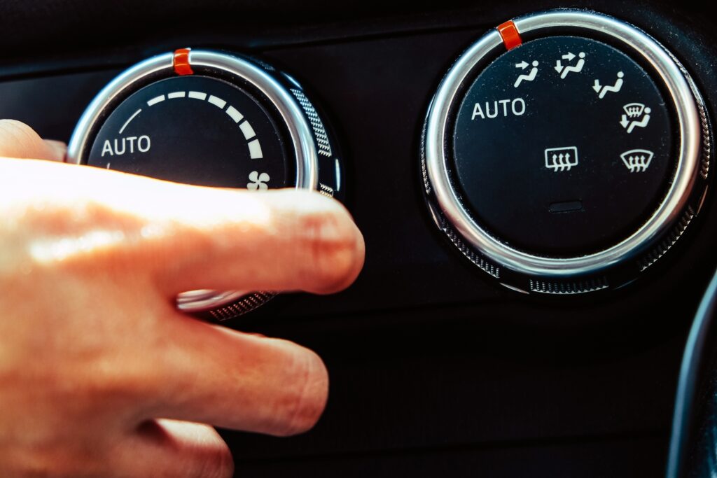 Come assicurarsi che il condizionatore d'aria della tua auto sia pronto e funzionante