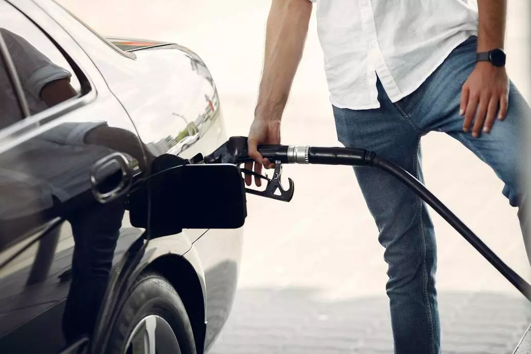 Perché dovresti spegnere l'auto quando fai benzina 2 Perché dovresti spegnere l'auto quando fai benzina