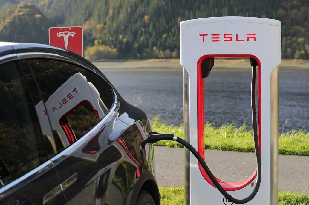 Tesla aumenterà del 10% i prezzi di tutti i suoi modelli 1 Tesla aumenterà del 10% i prezzi di tutti i suoi modelli