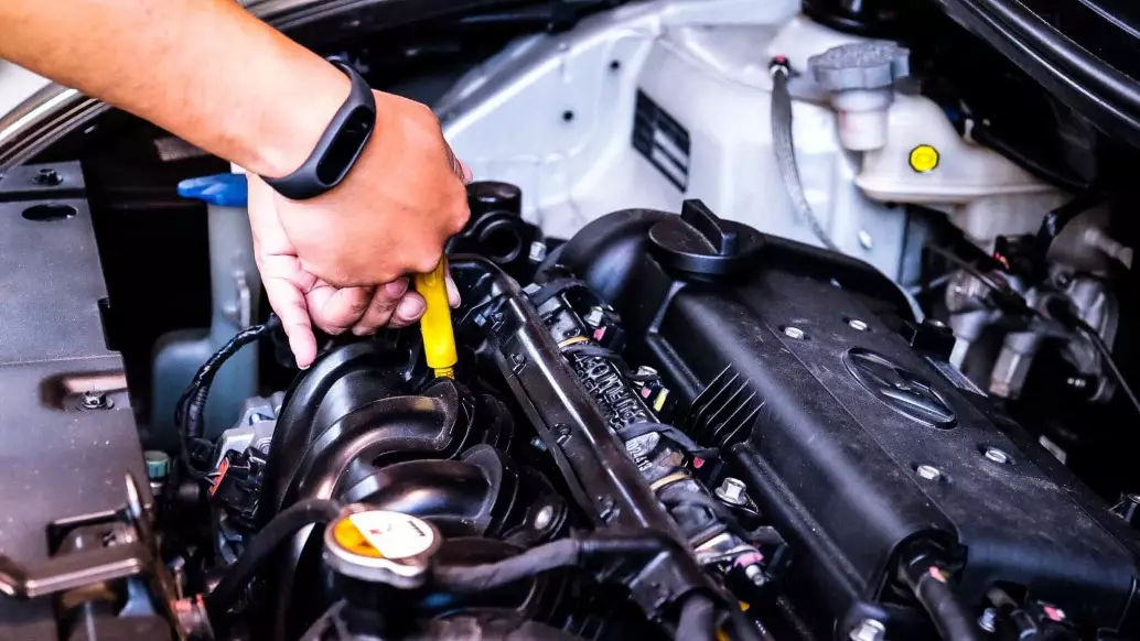 Come controllare il livello dell'olio dell'auto: la guida definitiva 3 Come controllare il livello dell'olio dell'auto: la guida definitiva