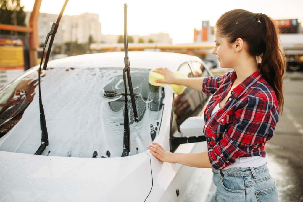 Quanto spesso dovresti lavare la tua auto durante l'estate?