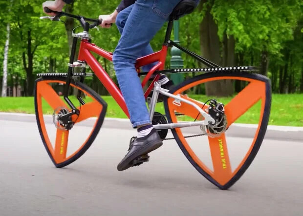 bicicletta con ruote triangolari